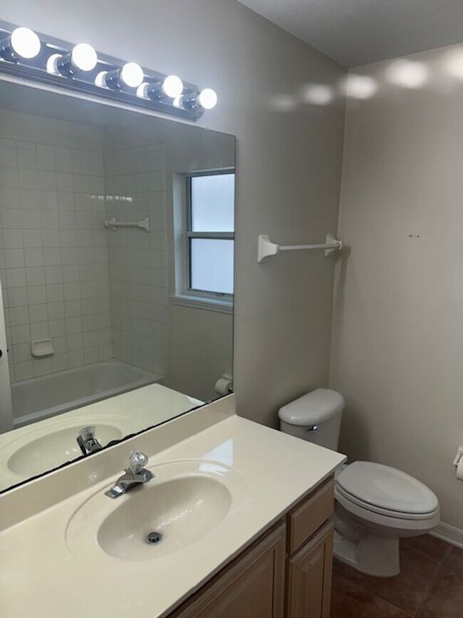 Building Photo - 105 Oceans Edge Dr