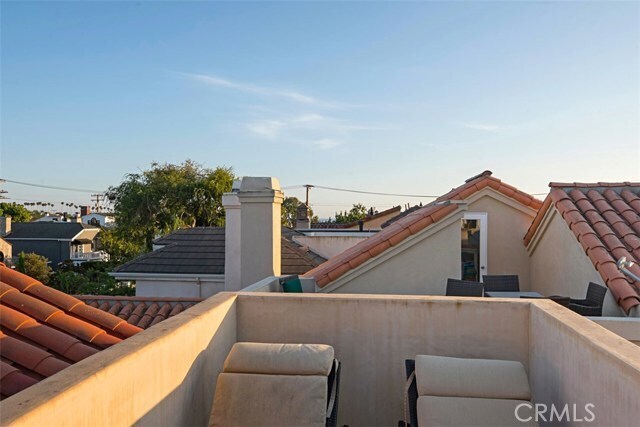 Building Photo - 613 Begonia Ave