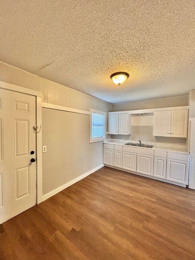 Building Photo - NOW AVAILABLE - Charming Updated Home Near...