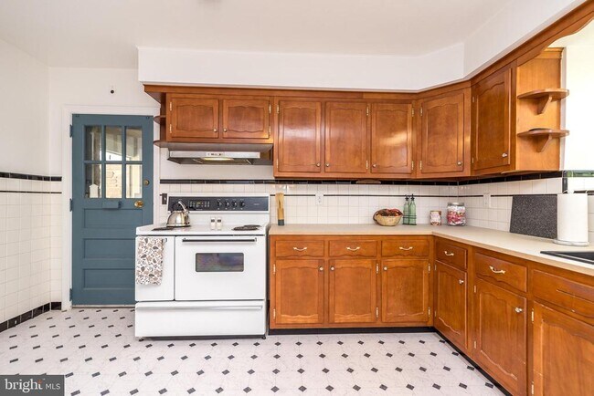 Building Photo - 932 Croton Rd