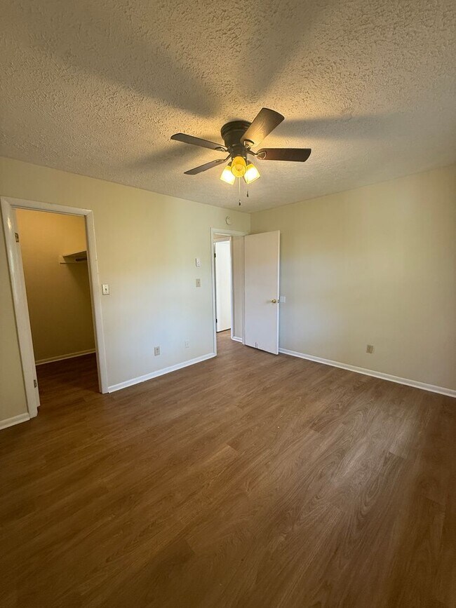 Building Photo - power260