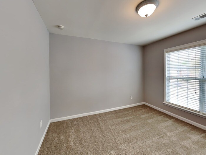 Building Photo - 755 Earlham Dr