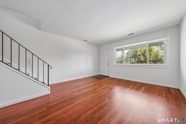 Building Photo - 14 Ferris Ave