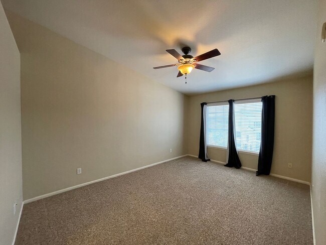 Building Photo - An Inviting Lifestyle!