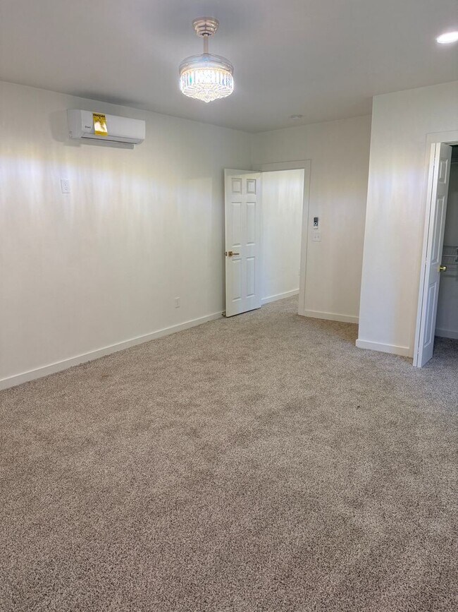 Building Photo - Cute 2 bedroom home in Prague!