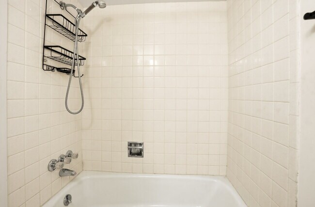 Building Photo - Spacious Cap Hill Condo with Garage Parking