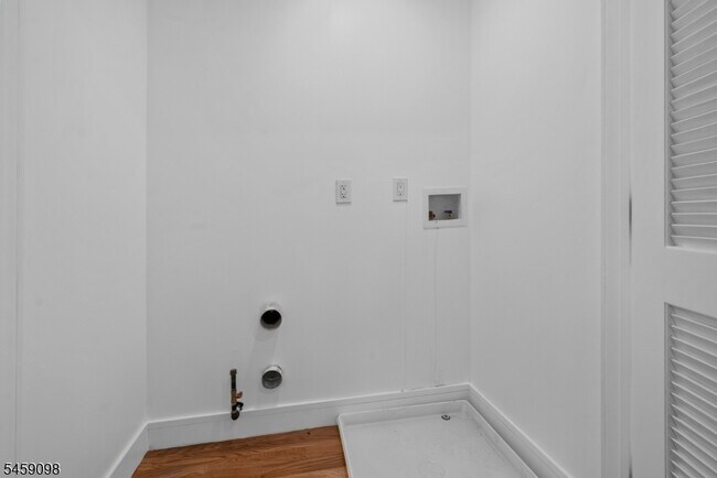 Building Photo - 144 N 14th St
