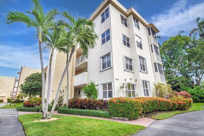 Building Photo - 1810 New Palm Way
