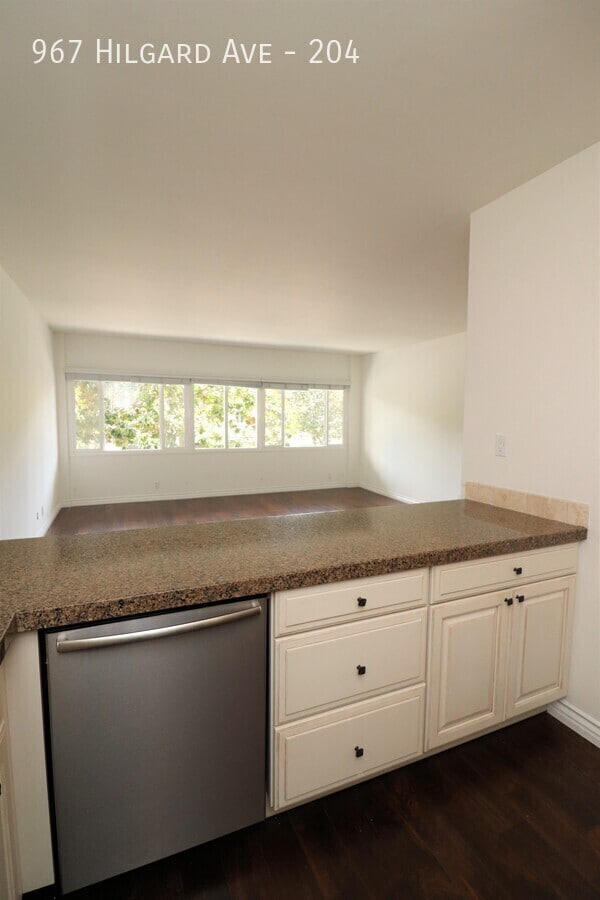 Building Photo - 967 Hilgard Ave