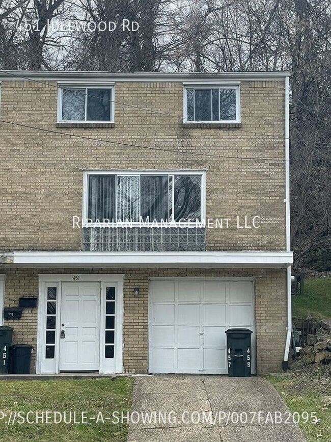 Primary Photo - Updated 3 bedroom Minutes away from Penn H...