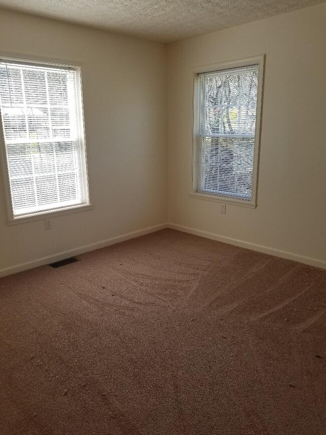 Building Photo - 28 Holler Rd