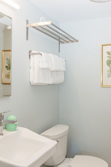 Building Photo - 1429 Elm St