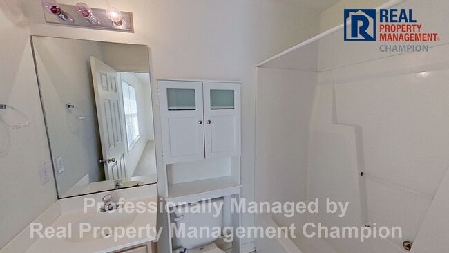 Building Photo - Adorable 2 BD Townhome with Private Patio