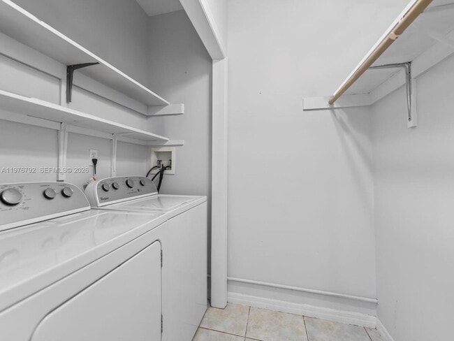 Building Photo - 6 SE Marlin Ave