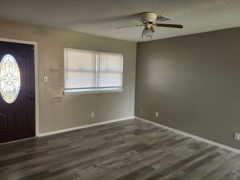 Building Photo - 2001 N McKinley Ave