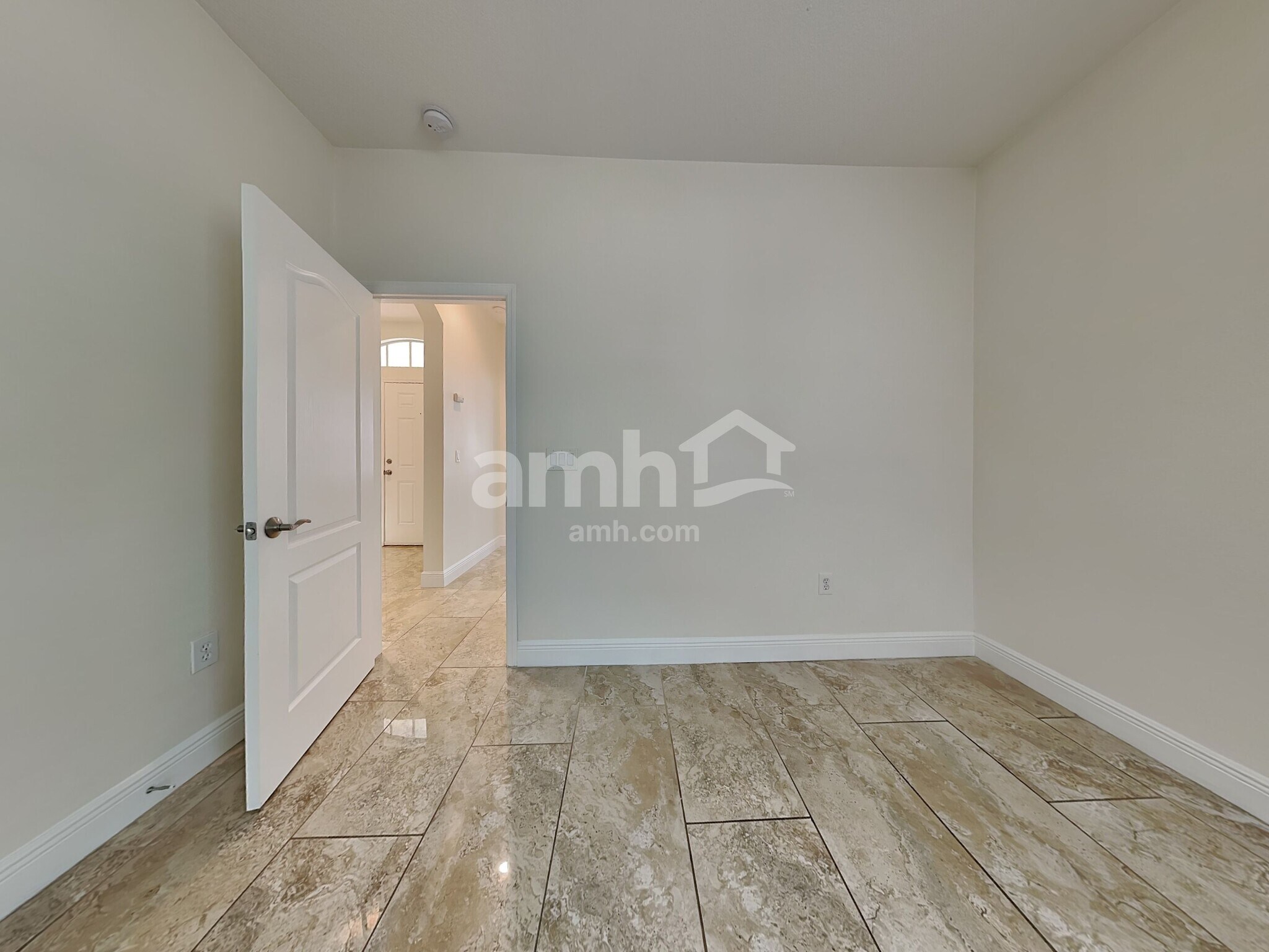 Building Photo - 802 Lesa Glen Pl