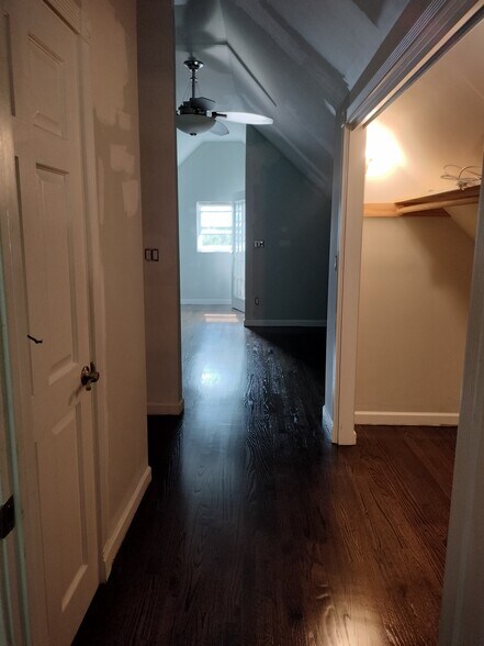 Closet - 3046 N Leavitt St