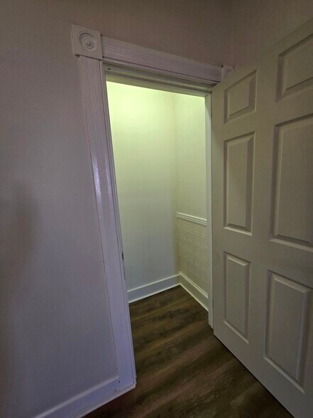 Building Photo - 100 Melvin Ave