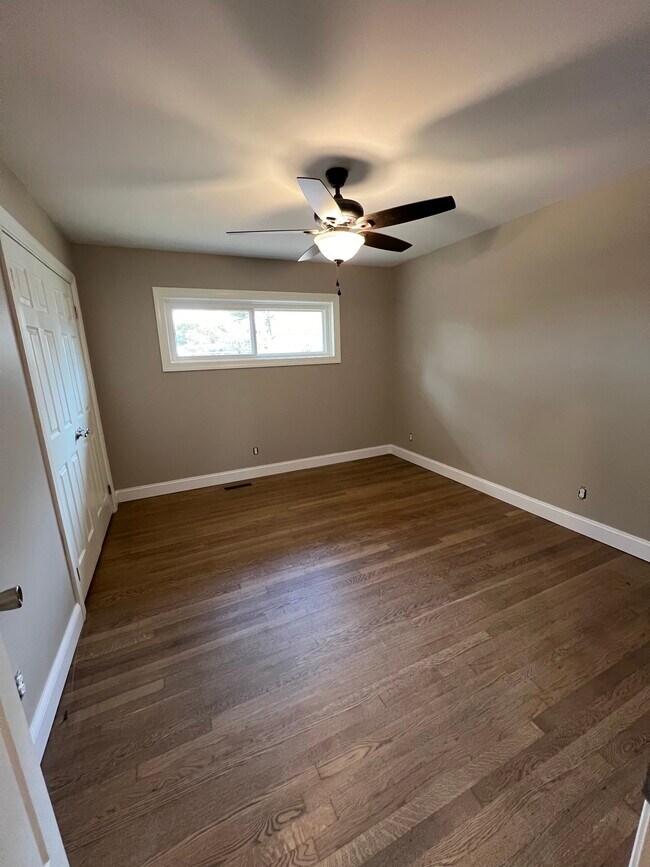 Building Photo - 2038 Conway Dr