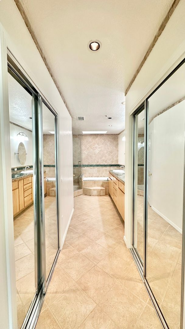 Building Photo - Beautifully Updated Single-Story Home in t...