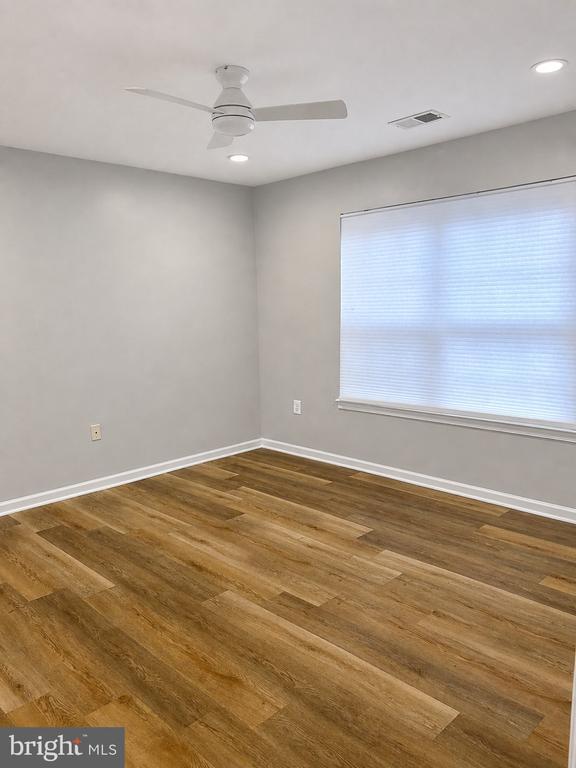Building Photo - 635 Constellation Square SE