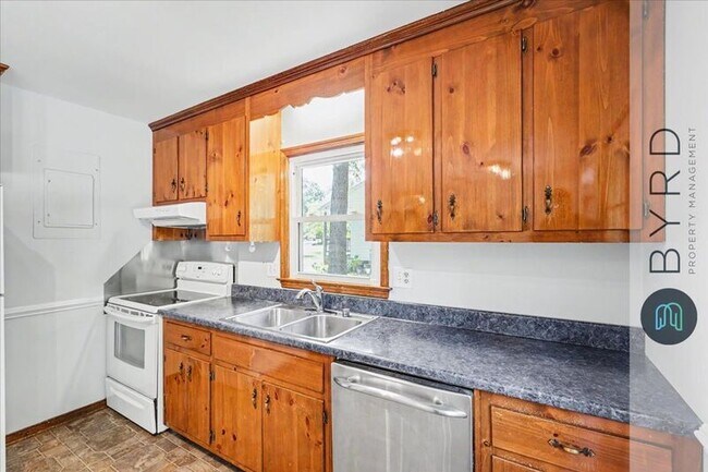 Building Photo - 5961 Sara Kay Dr