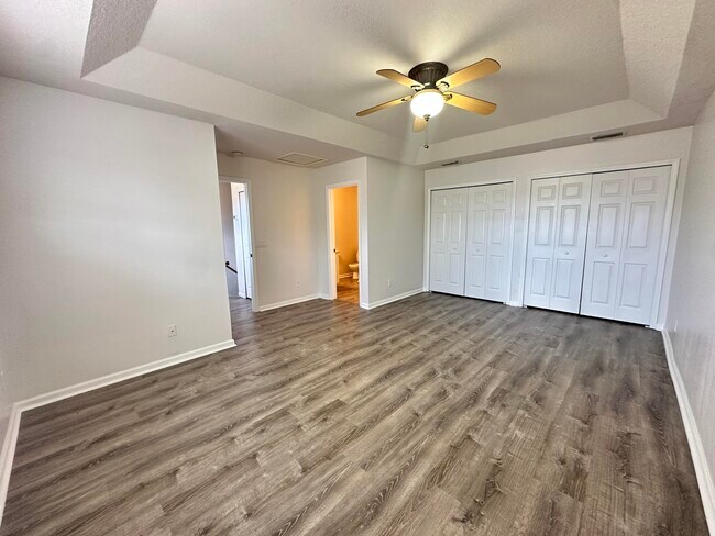 Building Photo - 910 Luminary Cir