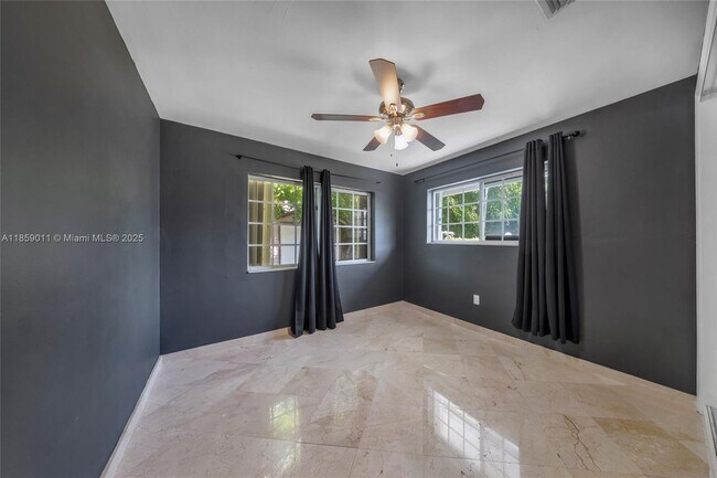 Building Photo - 1700 N Treasure Dr