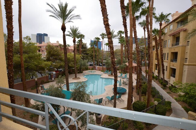 Building Photo - 210 E Flamingo Rd