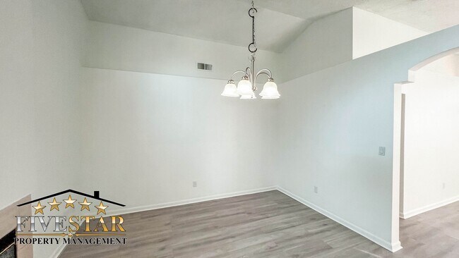 Building Photo - 4605 Mt Everest Way