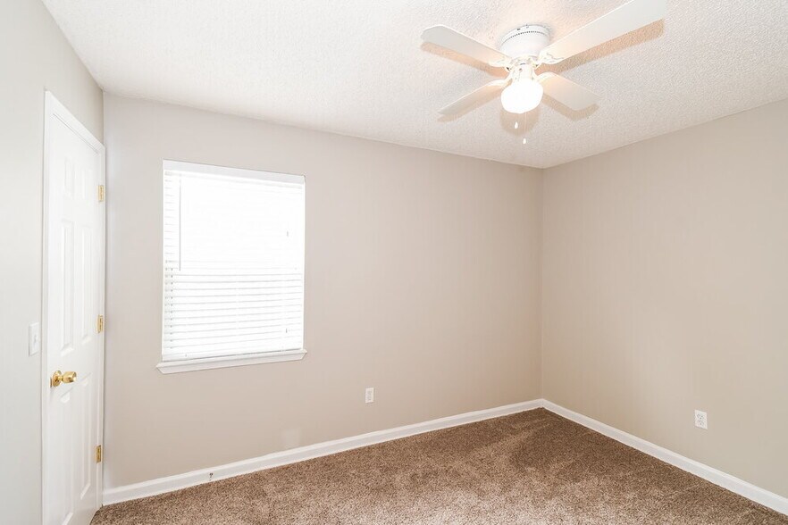 Building Photo - 542 Lewis Morris St