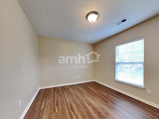 Building Photo - 418 Dovetail Cir