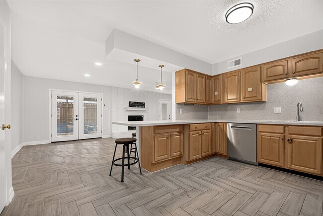 Building Photo - 10383 Briar Forest Dr