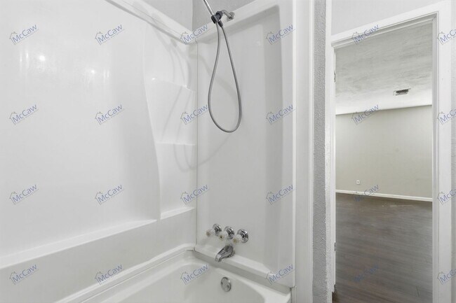 Building Photo - 217 Joyce St