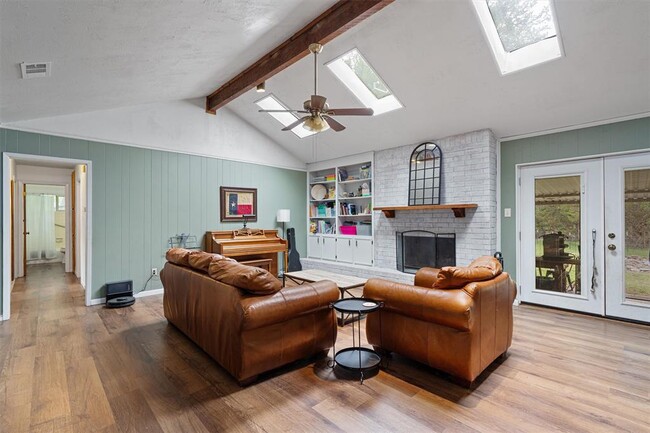 Building Photo - 203 Serenada Dr