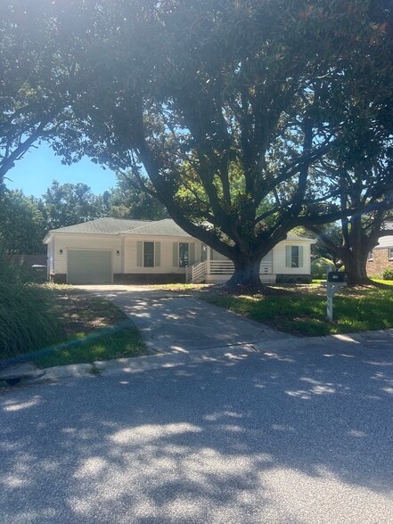 Building Photo - 1126 Shoreside Way