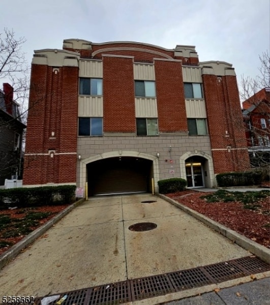 Building Photo - 25 Duncan Ave