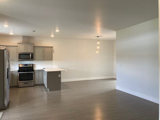 Building Photo - Discover this Gorgeous Townhome