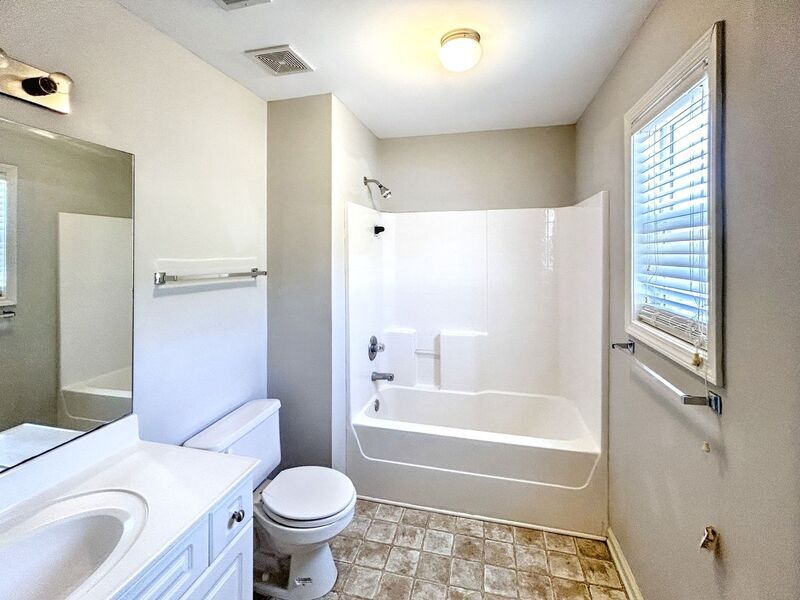 Building Photo - 145 Village Dr