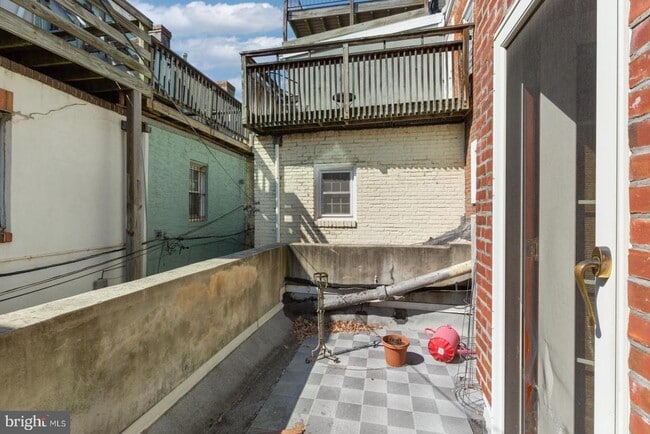 Building Photo - 928 Irving St