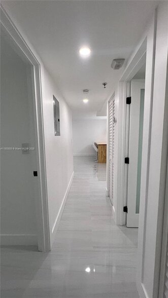 Building Photo - 9686 Fontainebleau Blvd