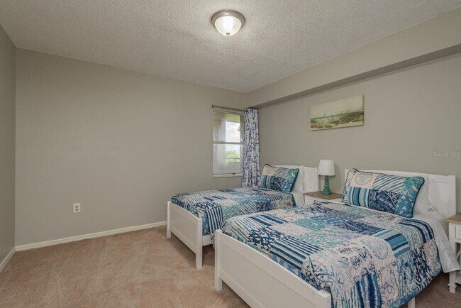 Building Photo - 5557 Sea Forest Dr