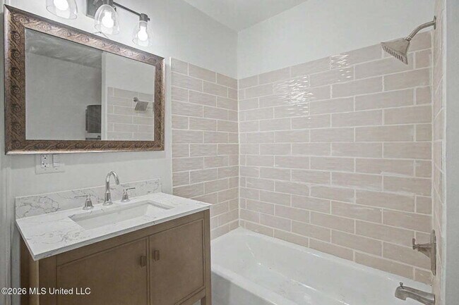 Building Photo - 3 bedroom close to D'Iberville!
