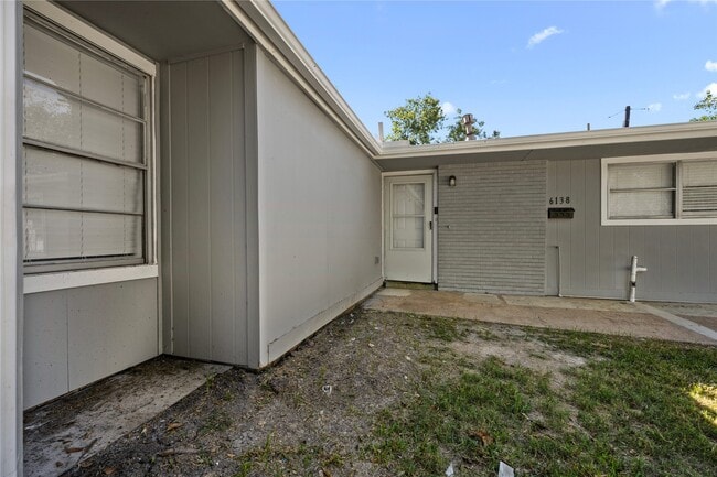 Building Photo - 6138 Kenilwood Dr