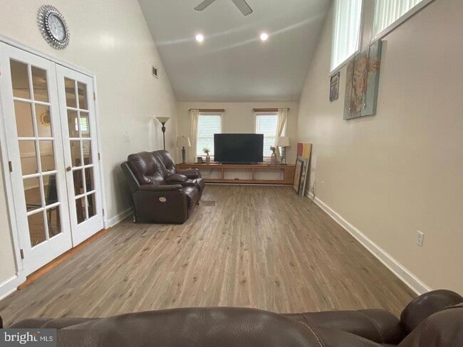 Building Photo - 1821 Pimmit Dr