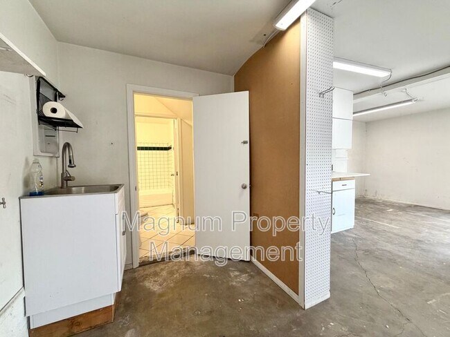 Building Photo - 23775 Cruise Cir Dr