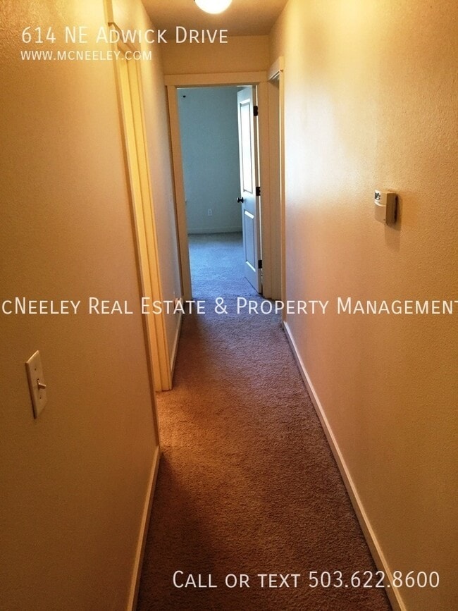Building Photo - 614 NE Adwick Dr
