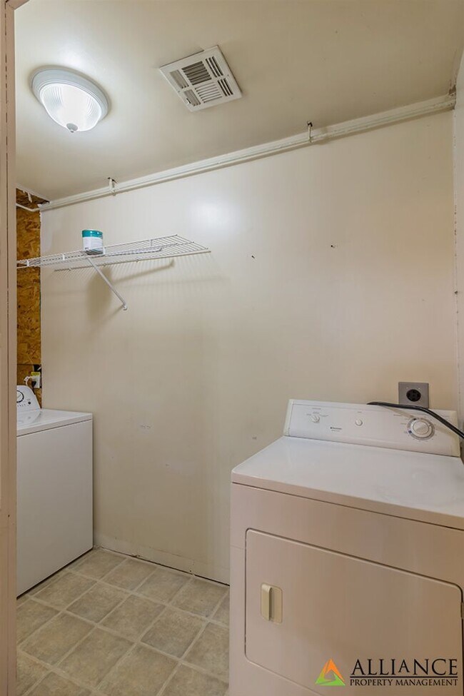 Building Photo - 1022 Humboldt St