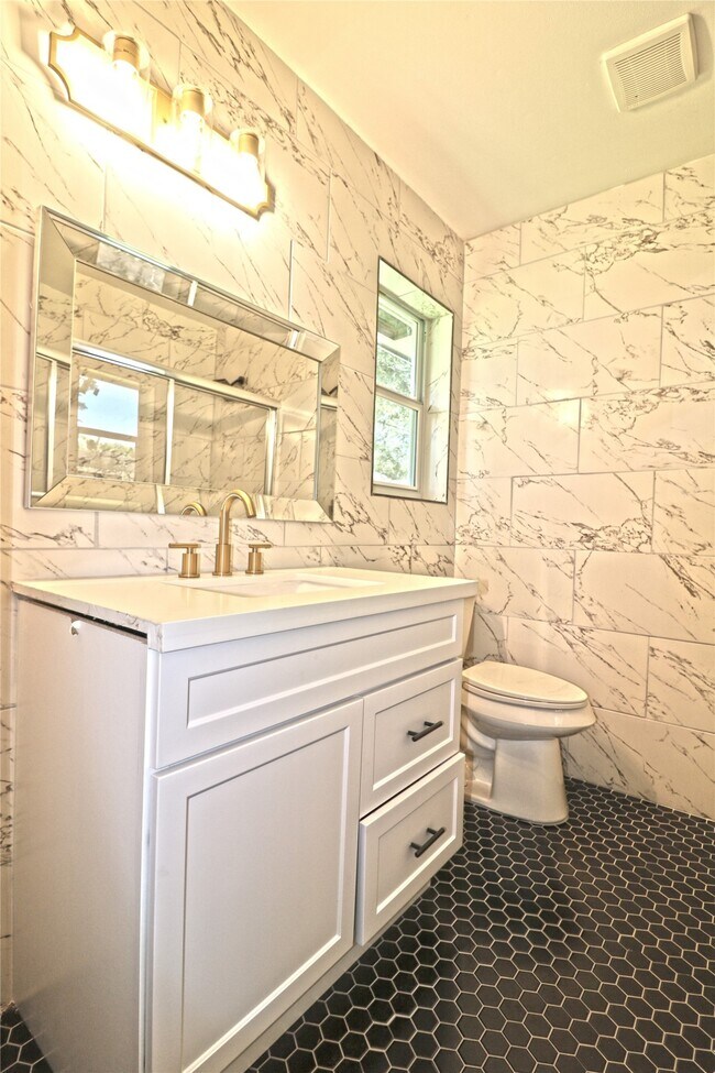 Building Photo - 9211 Blankenship Dr