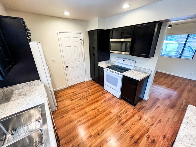 Building Photo - 3100 W Sheila Dr